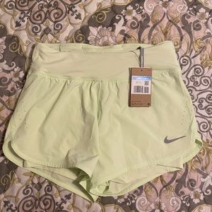 NIKE ECLIPSE RUNNING SHORT - NWT - MEDIUM